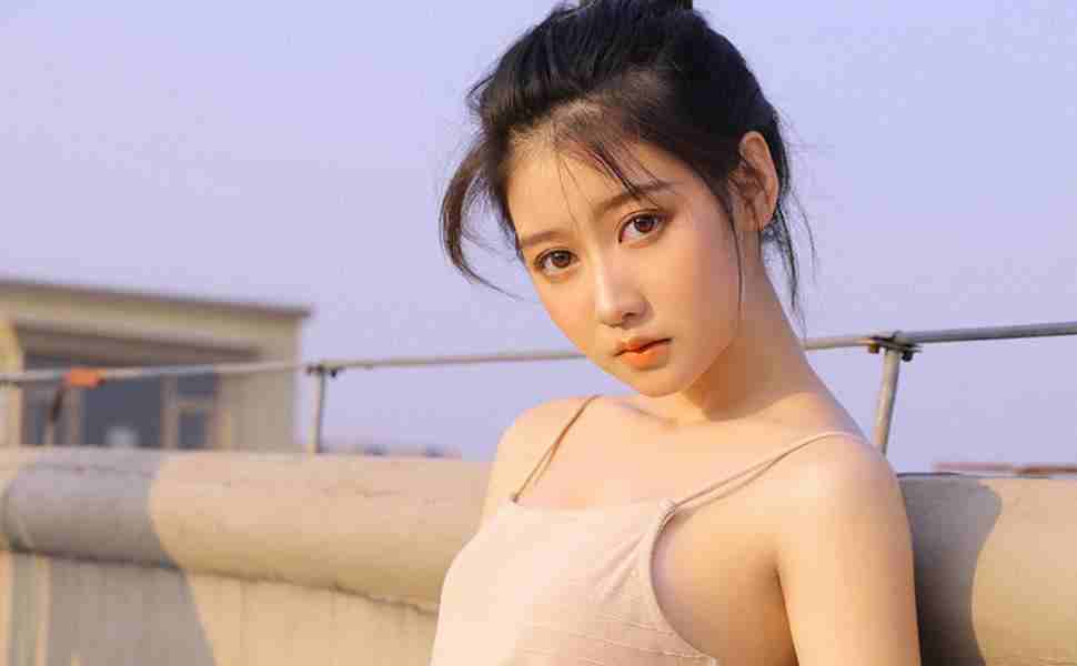 漏奶头比基尼举牌未成年视频录像_手握胸前两峰山中_每日更新